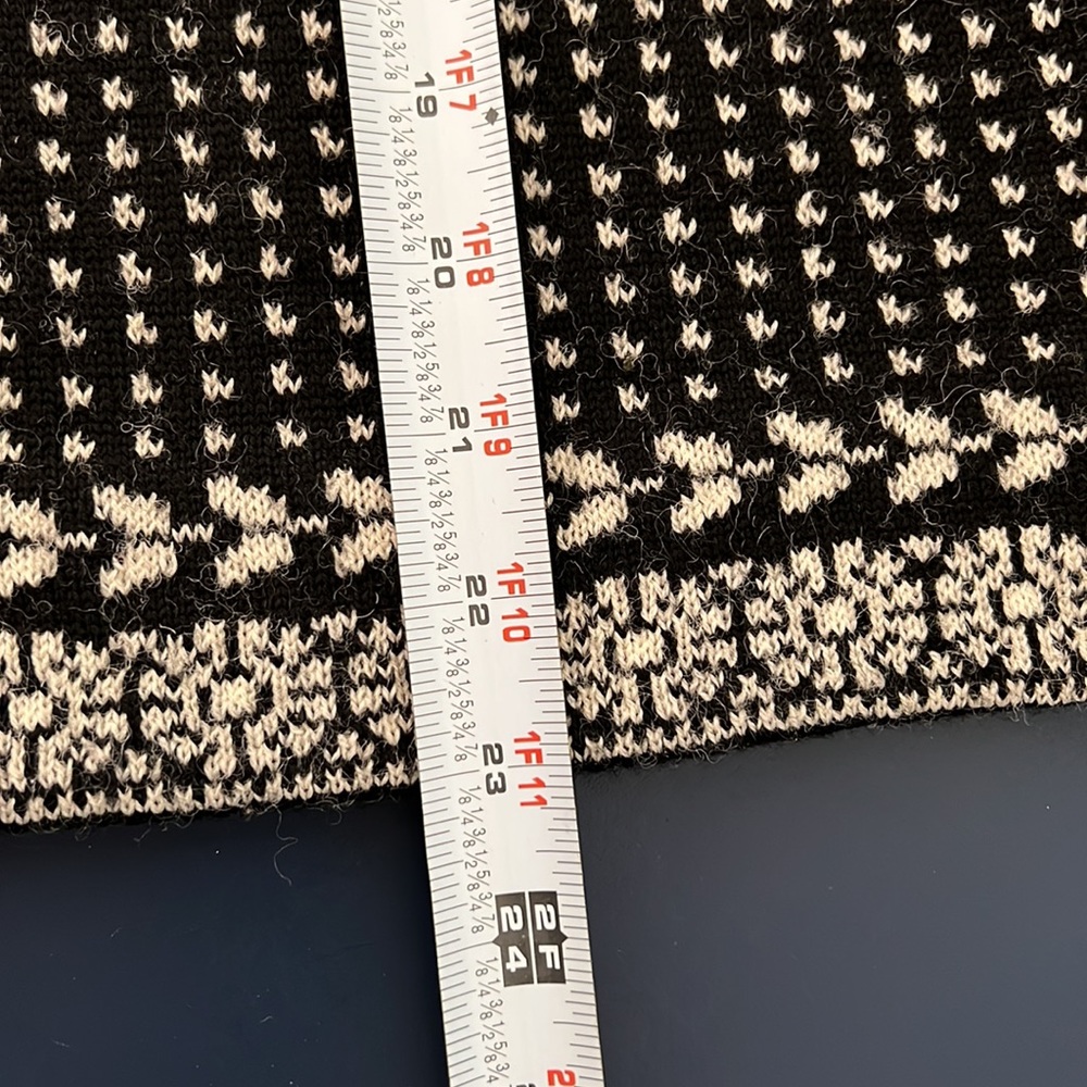 Icelandic Design 100% Wool Fair Isle Floral Handmade Sweater - Picture 6 of 9